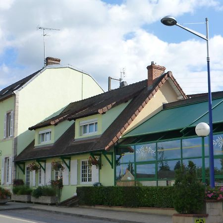 L'Auberge De L'Olive Dompierre-sur-Besbre Bagian luar foto