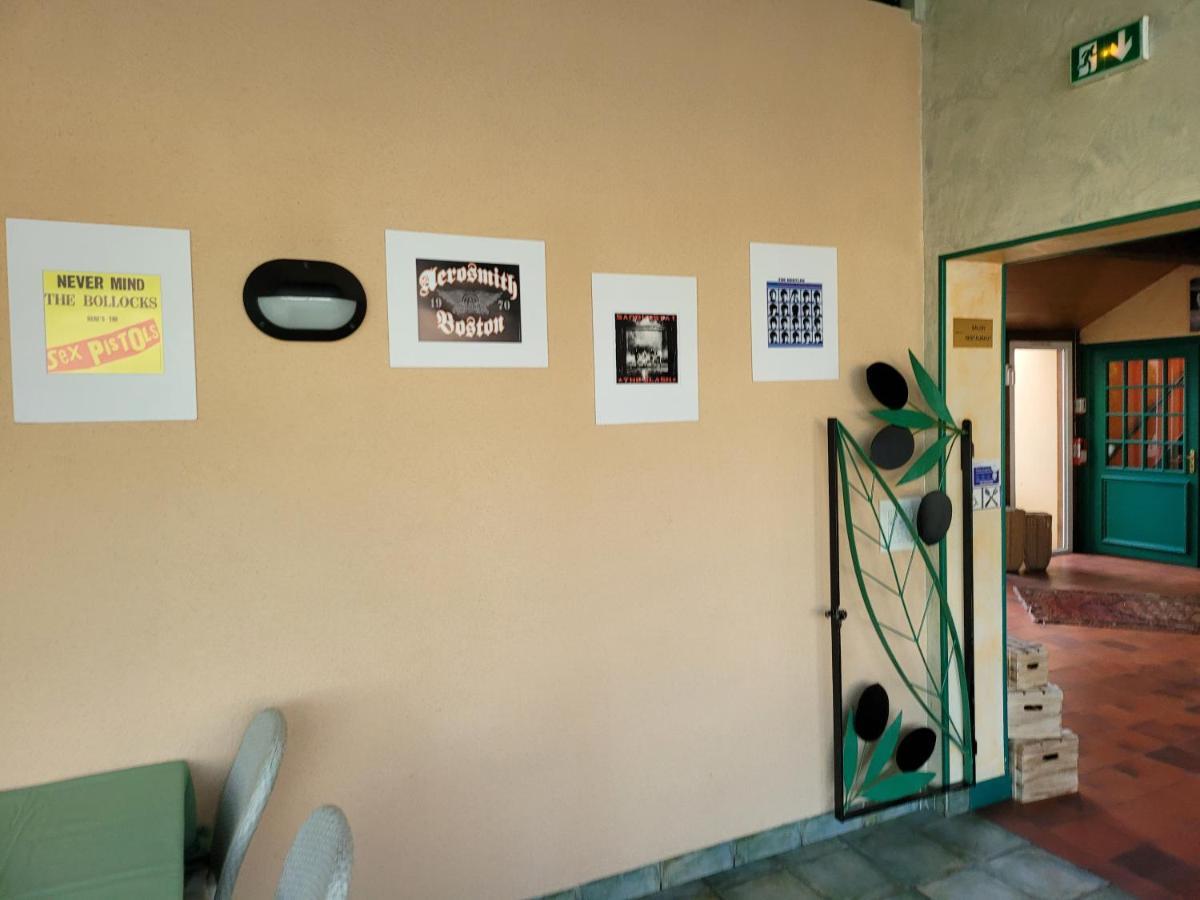L'Auberge De L'Olive Dompierre-sur-Besbre Bagian luar foto