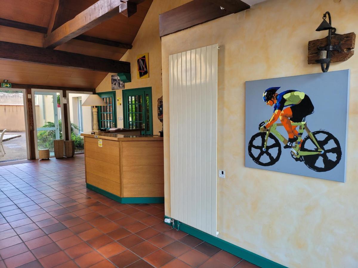 L'Auberge De L'Olive Dompierre-sur-Besbre Bagian luar foto