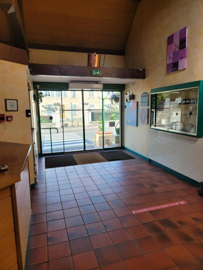 L'Auberge De L'Olive Dompierre-sur-Besbre Bagian luar foto
