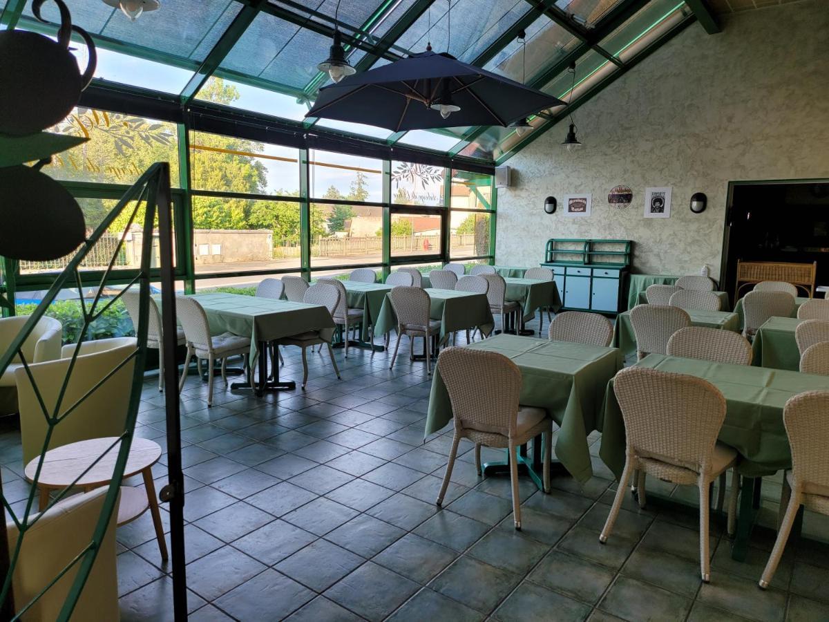 L'Auberge De L'Olive Dompierre-sur-Besbre Bagian luar foto