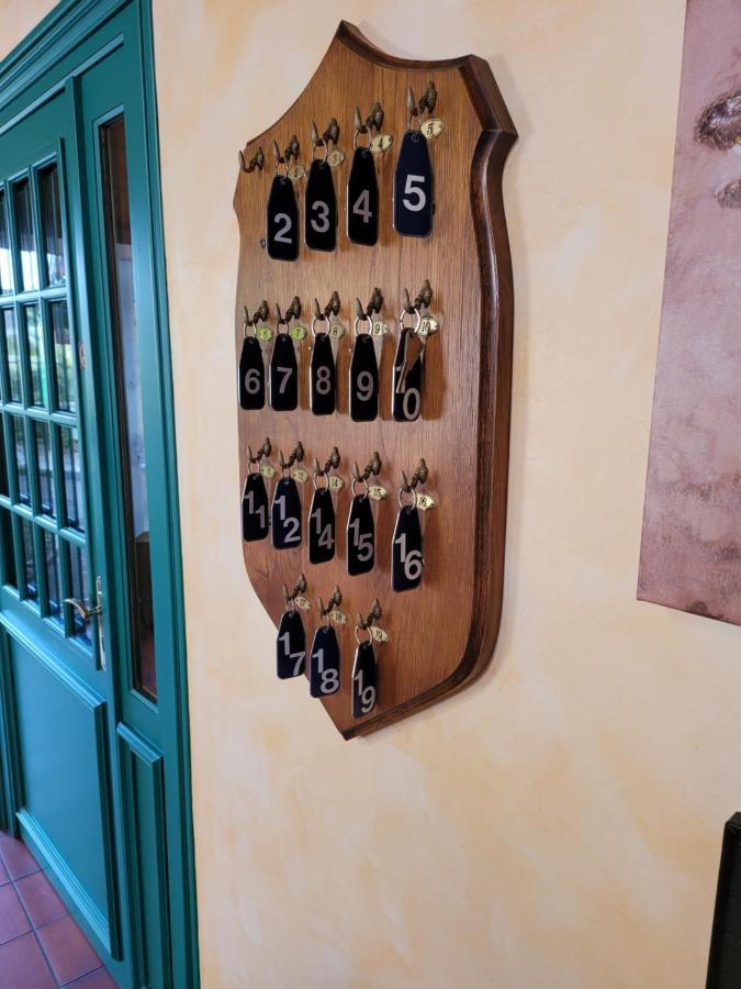 L'Auberge De L'Olive Dompierre-sur-Besbre Bagian luar foto
