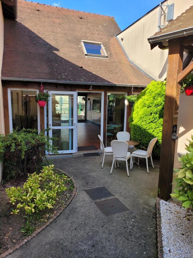 L'Auberge De L'Olive Dompierre-sur-Besbre Bagian luar foto