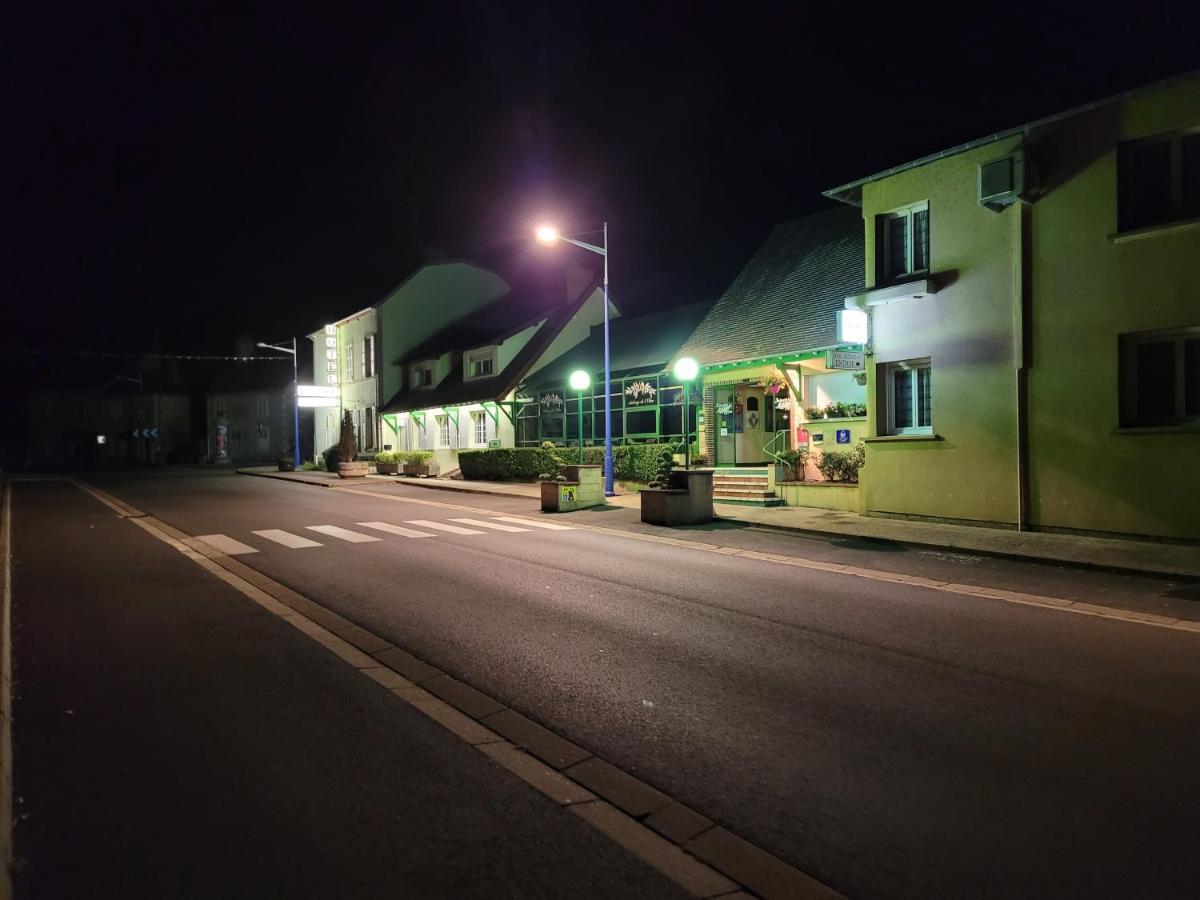 L'Auberge De L'Olive Dompierre-sur-Besbre Bagian luar foto