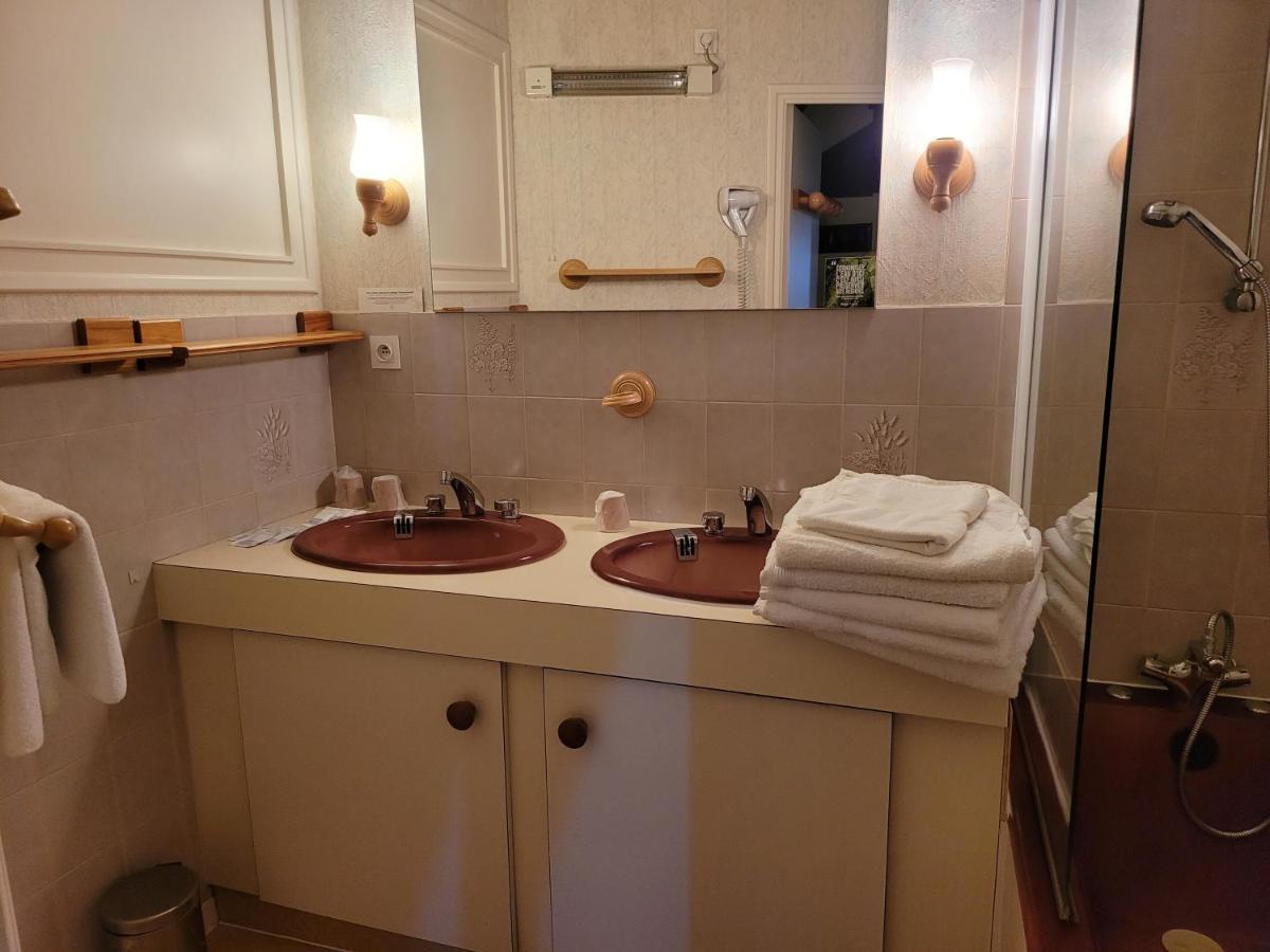 L'Auberge De L'Olive Dompierre-sur-Besbre Bagian luar foto